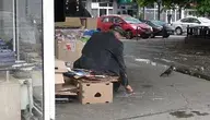 Bezdomny na kartonach na ulicy Warszawy