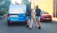 69-latek, który przyznał się wysłania wybuchowej przesyłki w rękach funkcjonariuszy