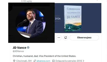 JD Vance, wiceprezydent USA, przemawia przy mównicy podczas wydarzenia publicznego, zdjęcie wykorzystane jako ilustracja artykułu o jego komentarzu dotyczącym śmierci Henry’ego Nowaka.