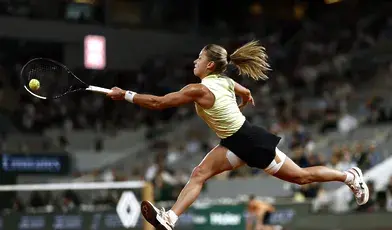 Maja Chwalińska jest naprawdę na ustach całego świata. Jako pierwsza tenisistka w historii French Open przedarła się z kwalifikacji aż do finału