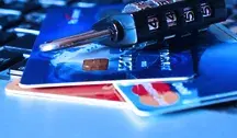 Ostrzeżenie przed fałszywymi SMS-ami o mandatach podszywającymi się pod system mObywatel, które wyłudzają dane karty płatniczej kierowców.