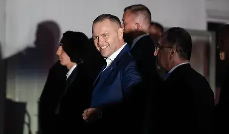 Prezydent RP Karol Nawrocki po przyjeździe na widowisko „Orzeł i Krzyż