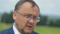 Ambasador Ukrainy w Polsce Wasyl Bodnar podczas wypowiedzi dla mediów przed Pomnikiem Zwycięstwa Grunwaldzkiego, 15 bm. Trwają obchody 616. rocznicy bitwy pod Grunwaldem.