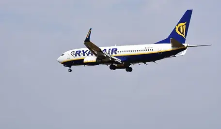 Pasażerka Ryanair twierdzi, że doliczono jej dodatkową opłatę za bagaż, bo szelki plecaka wystawały z miernika