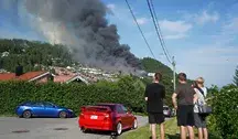 Potężny pożar zniszczył ponad 50 domów w norweskim Drammen, zmuszając służby do ewakuacji setek mieszkańców i przeprowadzenia szeroko zakrojonej akcji gaśniczej.