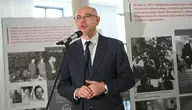 Mateusz Szpytma podczas otwarcia wystawy „Kryzys Bydgoski 1981”, 15 bm. w Sejmie
