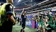 Leo Messi popełnił ostry faul w swoim pierwszym meczu na mundialu, ale nie dostał nawet żółtej kartki od Szymona Marciniaka. I dlatego Polak już więcej Messi'emu nie posędziuje