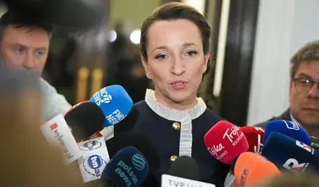 Sylwia Gregorczyk-Abram podczas rozmowy z dziennikarzami