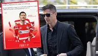 Robert Lewandowski wysiadający z samochodu