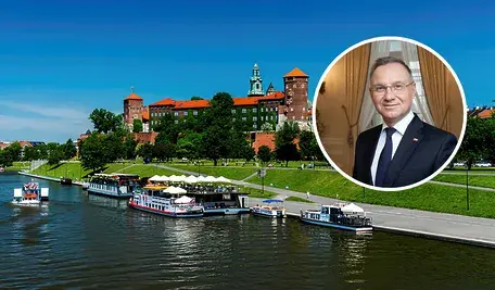 Zdjęcie Andrzeja Dudy, w tle zamek na Wawelu