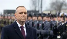 Karol Nawrocki prowadzi w najnowszym rankingu zaufania CBOS, podczas gdy Donald Tusk i Rafał Trzaskowski odnotowali wyraźny spadek zaufania wśród badanych.