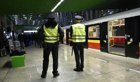 Bezsensowny wybryk Ukraińca sparaliżował ruch metra w ścisłym centrum Warszawy