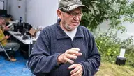 Opiekun polskich miejsc pamięci na Wołyniu, prezes Towarzystwa Przyjaciół Krzemieńca i Ziemi Wołyńsko-Podolskiej w Lublinie dr Leon Popek w miejscu prac ekshumacyjnych w Woli Ostrowieckiej na Wołyniu