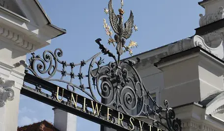 Młodzi ludzie w całej Polsce szturmują kierunki medyczne. Na Uniwersytecie Warszawskim padł rekord na kierunku lekarskim