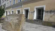 W domu, w którym urodził się Adolf Hitler, otwarto komisariat policji