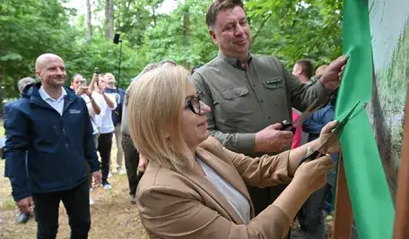Minister Paulina Hennig-Kloska uroczyście otwiera las! Gratulujemy i dziękujemy!