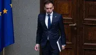 Minister finansów Andrzej Domański podczas wystąpienia publicznego. Zdjęcie ilustruje materiał dotyczący rekordowego wzrostu zadłużenia Polski i przekroczenia przez dług publiczny poziomu 61 proc. PKB.
