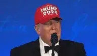 Donald Trump podczas kolacji Stowarzyszenia Korespondentów Białego Domu ostro skrytykował media i swoich politycznych przeciwników, jednocześnie żartując z możliwości ubiegania się o trzecią kadencję prezydencką.