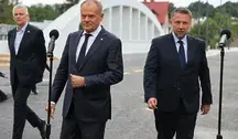 Donald Tusk uważa, że to fakt, że prezydent Nawrocki nie podpisał ustawy o podatku paliwowym, jest winny gigantycznych cen paliw na stacjach