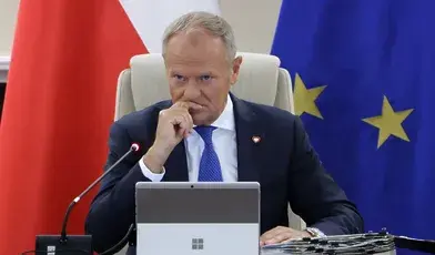 Premier Donald Tusk na posiedzeniu rządu w KPRM w Warszawie. Obraża prezydenta 