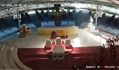 Moment podpalenia miejsca modlitwy został uchwycony przez kamerę monitoringu