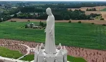 Figura Matki Bożej imponuje rozmiarami ale ujmuje formą