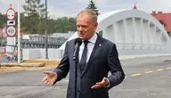 Donald Tusk podczas otwarcia mostu w Głuchołazach