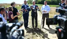 Donald Tusk podczas konferencji prasowej dotyczącej bezpieczeństwa Polski i incydentu z rosyjską rakietą naruszającą przestrzeń powietrzną