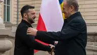 Tusk w uściskach z Zełeńskim