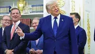FIFA cofając czerwoną kartkę Folarinowi Balogunowi dopuściła go do meczu z Belgią, co wywołało międzynarodową krytykę i podejrzenia o polityczne naciski na federację.
