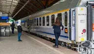 Pociąg PKP Intercity na dworcu we Wrocławiu 