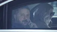 Prezydent Ukrainy Wołodymyr Zełenski jadąc samochodem. 