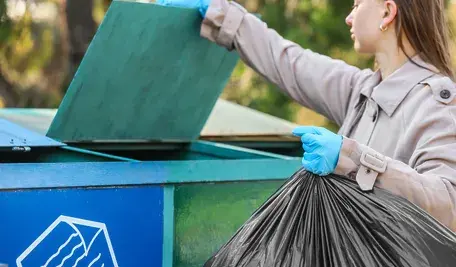 Musimy jeszcze baczniej patrzeć, co wrzucamy do śmietnika