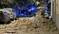 Mieszkańcy Neapolu opuszczają budynki po silnym trzęsieniu ziemi o magnitudzie 4,7, które spowodowało liczne zniszczenia w rejonie Pól Flegrejskich.