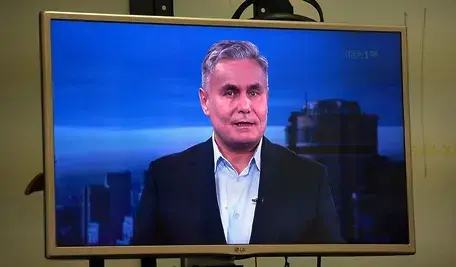 Prowadzący program „19:30” Marek Czyż.