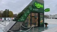 Wpis profilu Sok z Buraka z przeróbką pomnika Ofiar Tragedii Smoleńskiej, przedstawiającą monument jako sklep sieci Żabka.