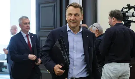 Radosław Sikorski zwrócił się do Elona Muska w sprawie ograniczeń w korzystaniu ze Starlinka dla polskich użytkowników.