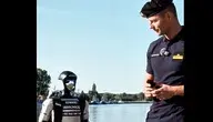 Kadr z usuniętego przez Marynarkę Wojenną filmu z chińskim robotem na terenie objętym zakazem fotografowania i dostępem dla chińskich aut