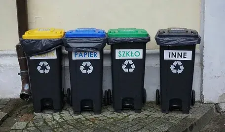 Pojemniki na śmieci