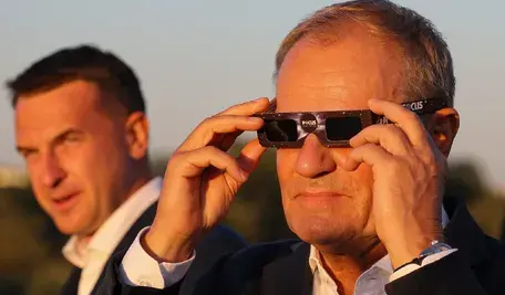 rzy skandale na Dolnym Śląsku odsłaniają systemowy mechanizm Koalicji Obywatelskiej – partyjne układy chronią swoich, a publiczne pieniądze i stanowiska traktowane są jak łup.