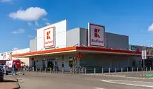 Sklep sieci Kaufland. To tam naciągają na kaucji
