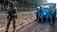 Polska, listopad 2021 rok Policjanci broniacy granicy polsko bialoruskiej. Fot materialy prasowe policji