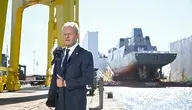 Premier Donald Tusk podczas wypowiedzi dla mediów w PGZ Stoczni Wojennej w Gdyni, 12 bm. Premier Donald Tusk spotkał się z pracownikami, którzy brali udział przy budowie fregaty Wicher. (sko) PAP/Andrzej Jackowski