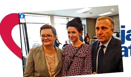Na profilu FB Jolanty Trytko-Warczak można znaleźć zdjęcia z rozpoznawalnymi politykami KO