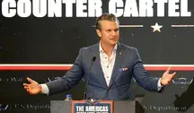 Sekretarz obrony USA Pete Hegseth podczas szczytu Americas Counter-Cartel Coalition w Panamie poświęconego walce z kartelami narkotykowymi