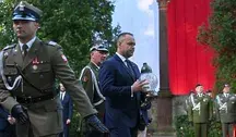 Prezydent Karol Nawrocki w czasie apelu pamięci żołnierzy poległych w Bitwie Warszawskiej 1920 roku