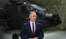 Cezary Tomczyk podczas konferencji prasowej