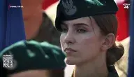 Piękna polska żołnierz podczas defilady 