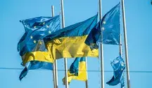 Flagi Ukrainy i UE na masztach na pl. Europejskim fot. Andrzej Skwarczynski