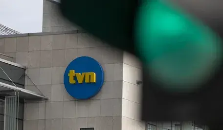 W sporze o przejęcie właściciela TVN doszło do istotnego zwrotu. Organizacja, która wcześniej sprzeciwiała się transakcji, chce teraz rozmów o ugodzie.
